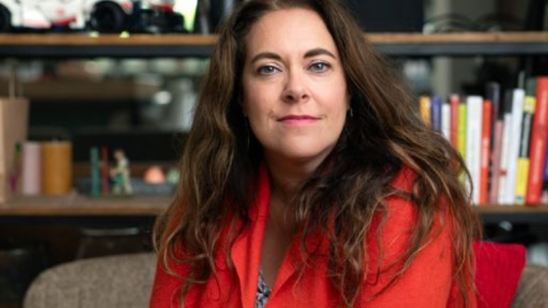 Vrouw op bank